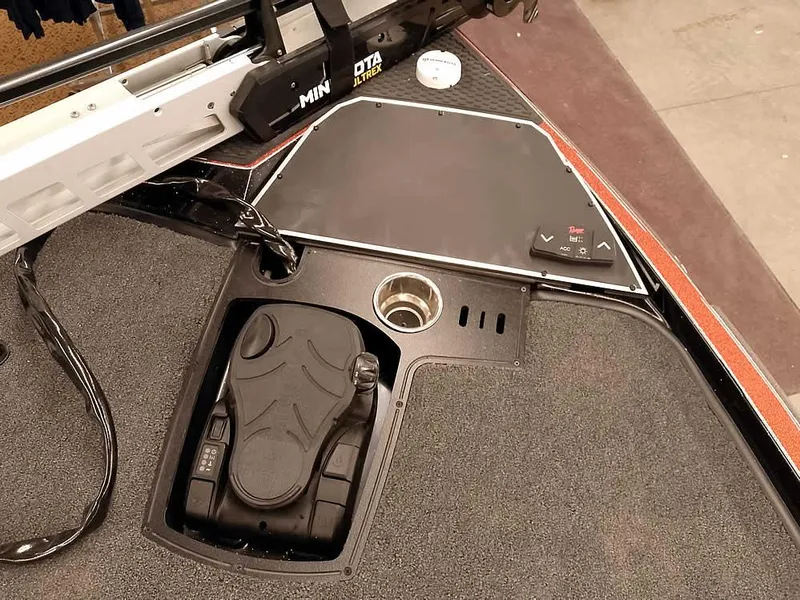 Slide: The Image of 2025 Ranger Z520 SC boat deck with control panel and foot pedal. - 22