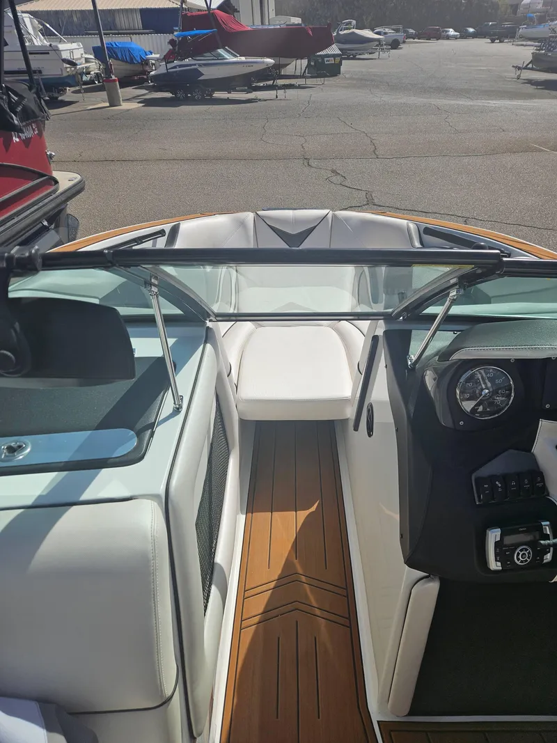 Slide: The Image of Supreme S238 2017 - 11