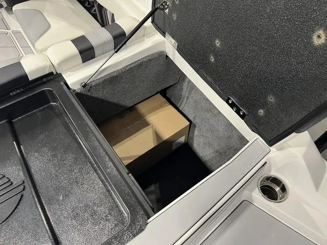 Slide: The Image of Malibu Wakesetter 21 LX 2025 - 10