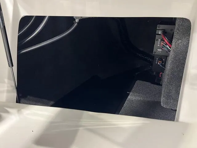 Slide: The Image of Malibu Wakesetter 21 LX 2025 - 20