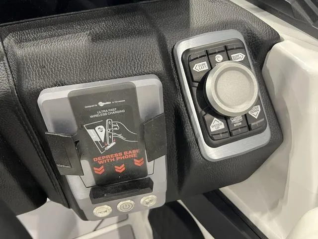 Slide: The Image of Malibu Wakesetter 21 LX 2025 - 25