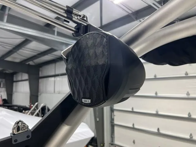 Slide: The Image of Malibu Wakesetter 21 LX 2025 - 30