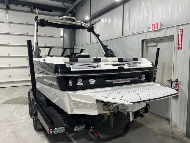 Slide: The Image of Malibu Wakesetter 21 LX 2025 - 4