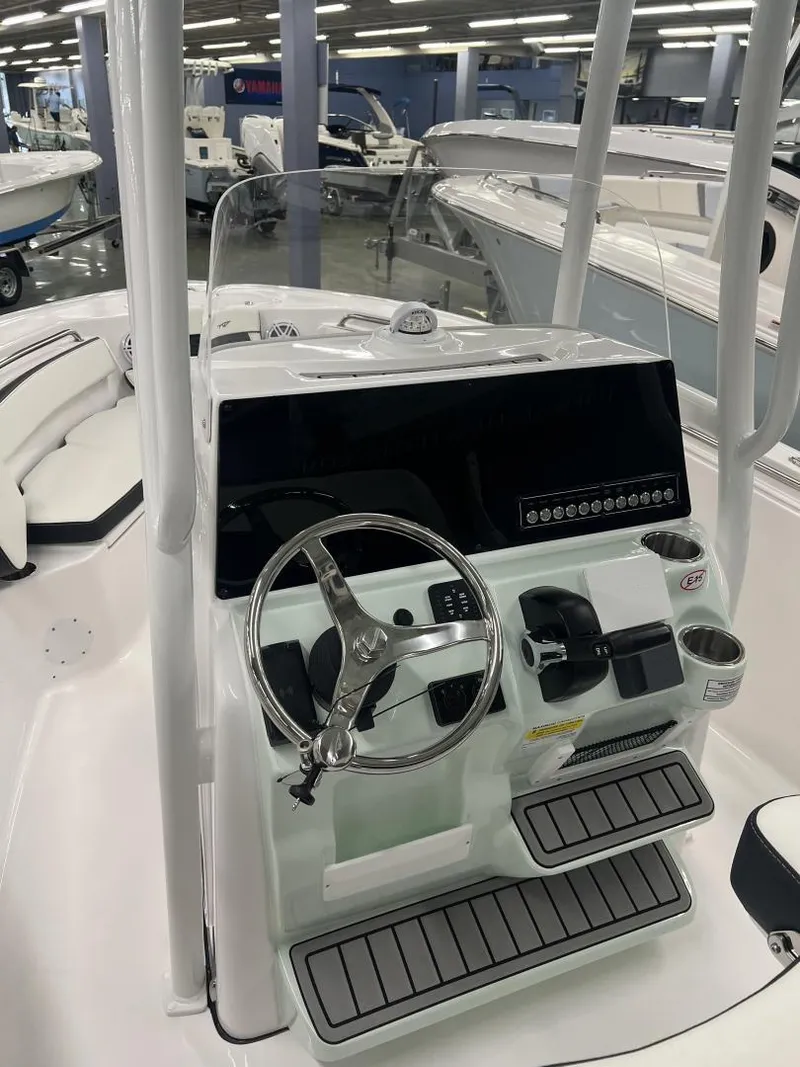 Slide: The Image of Tidewater 210 LXF 2025 - 7