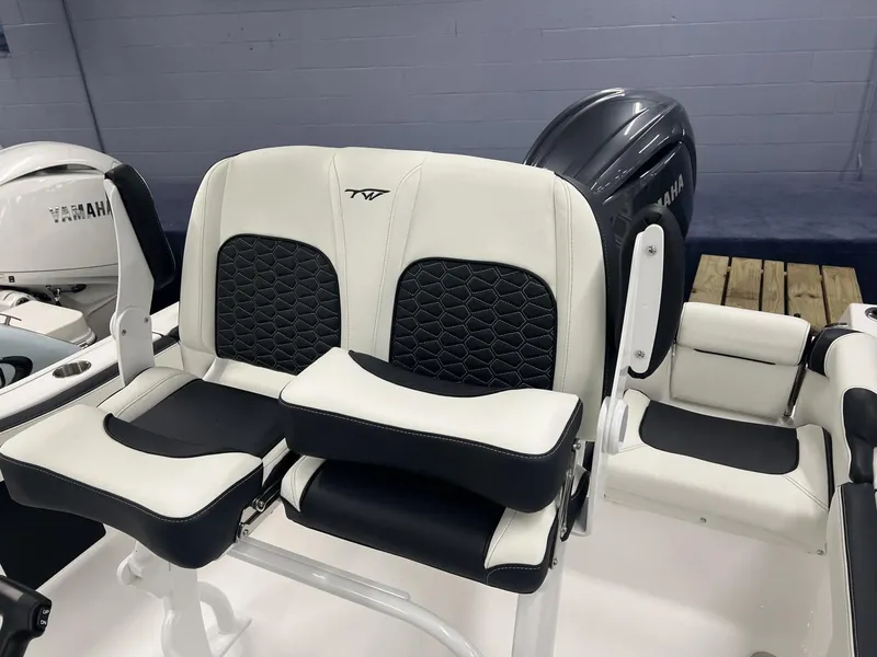 Slide: The Image of Tidewater 210 LXF 2025 - 8