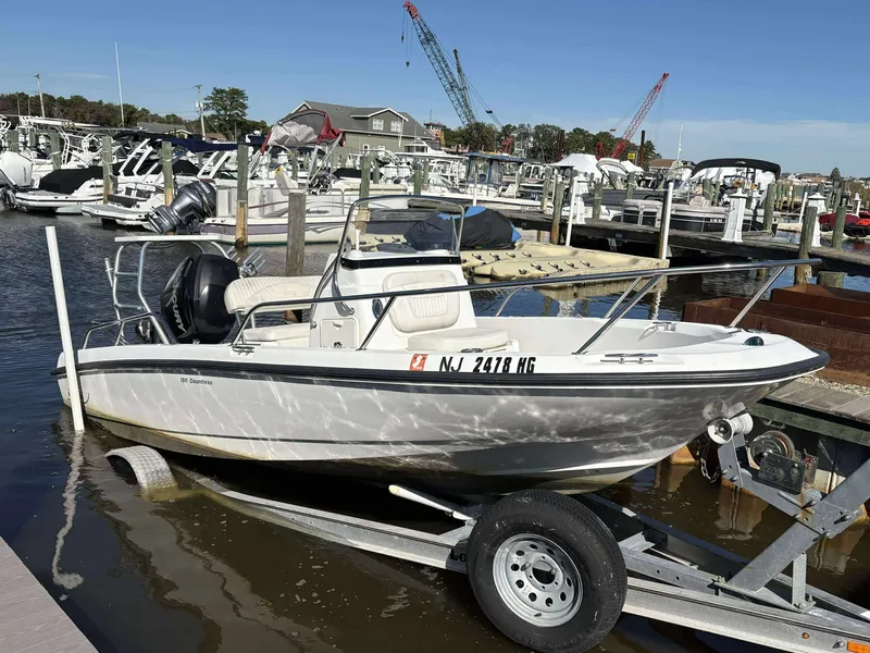Slide: The Image of Boston Whaler 180 DAUNTLESS 2011 - 17