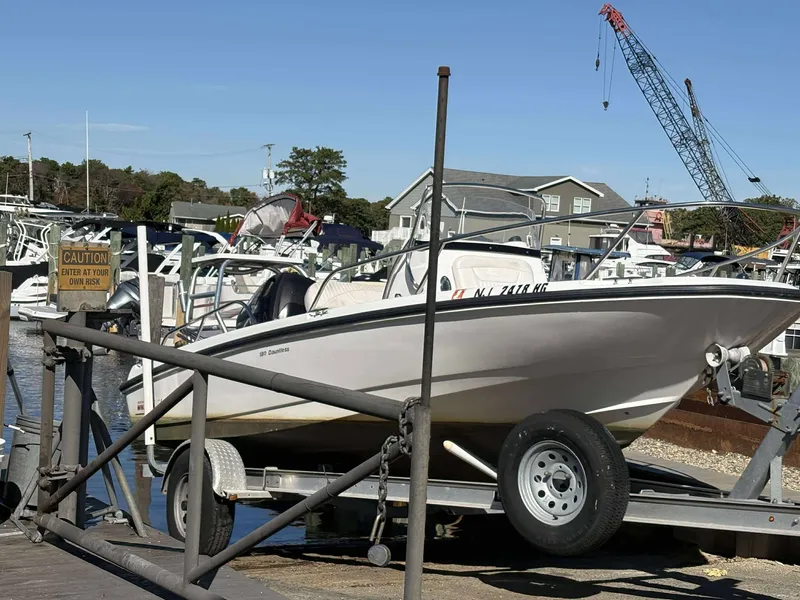 Slide: The Image of Boston Whaler 180 DAUNTLESS 2011 - 9