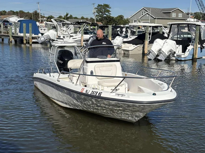 Slide: The Image of Boston Whaler 180 DAUNTLESS 2011 - 16