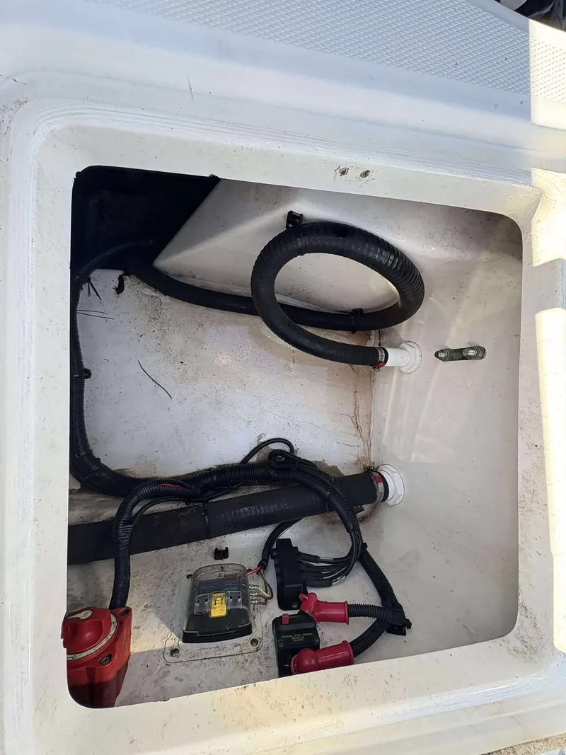 Slide: The Image of Boston Whaler 180 DAUNTLESS 2011 - 5