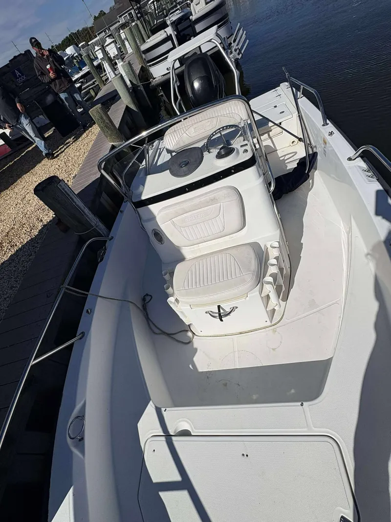 Slide: The Image of Boston Whaler 180 DAUNTLESS 2011 - 18