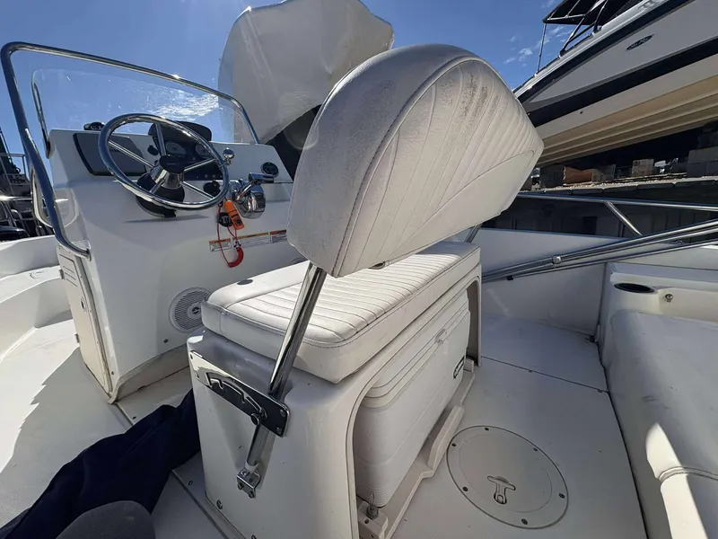 Slide: The Image of Boston Whaler 180 DAUNTLESS 2011 - 11