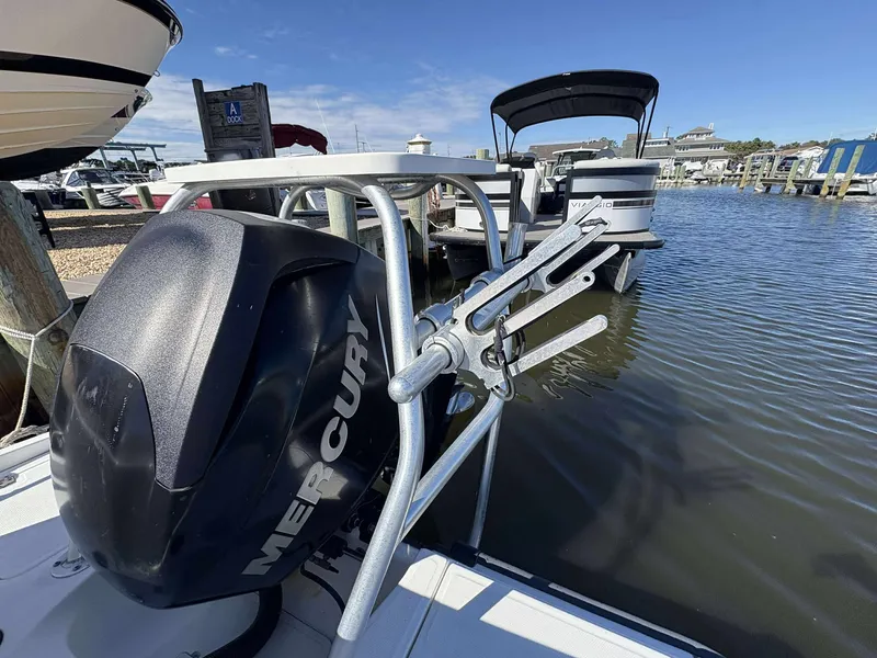 Slide: The Image of Boston Whaler 180 DAUNTLESS 2011 - 12