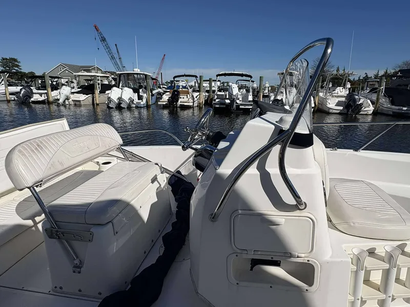 Slide: The Image of Boston Whaler 180 DAUNTLESS 2011 - 3