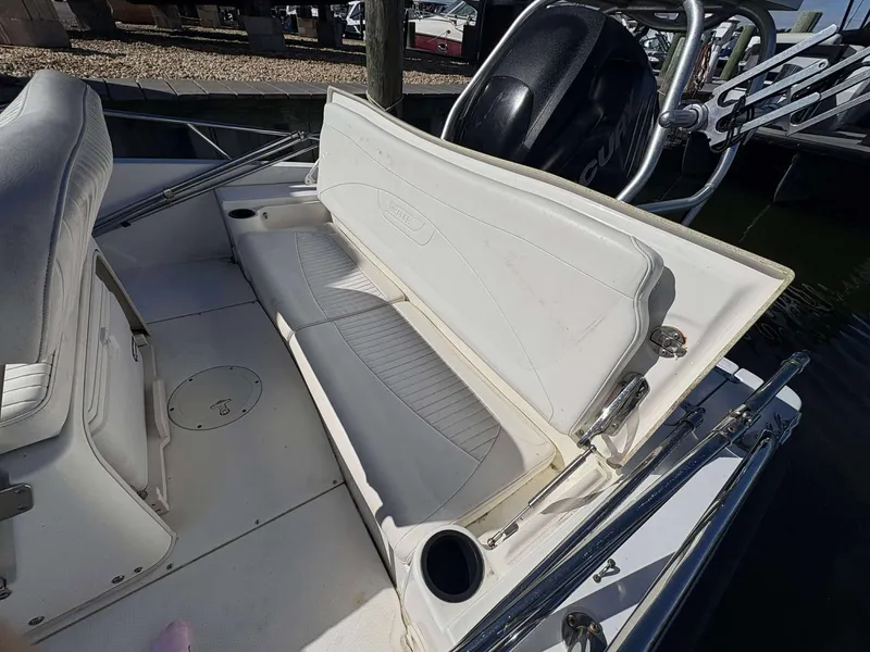 Slide: The Image of Boston Whaler 180 DAUNTLESS 2011 - 10
