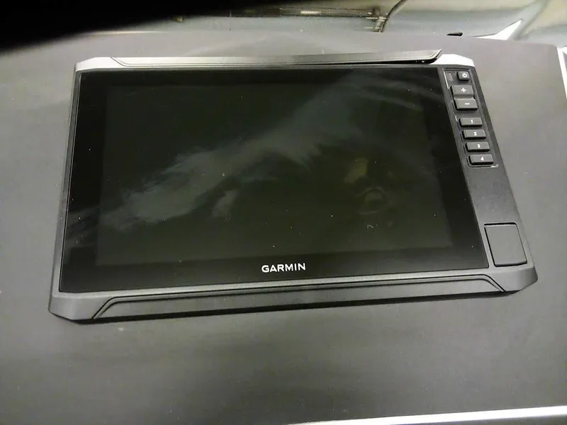 Slide: The Image of Garmin device on Ranger Z519R Cup-Equipped 2025 dashboard. - 30