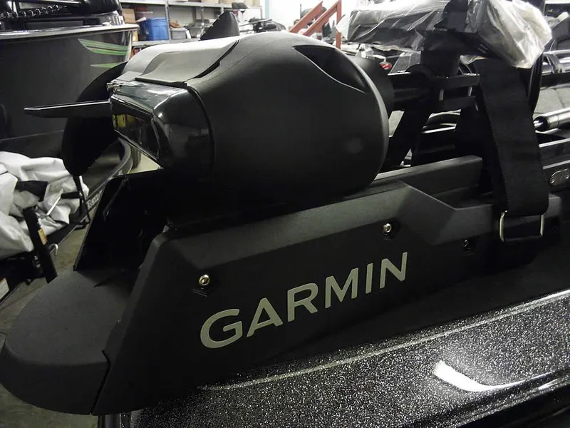 Slide: The Image of 2025 Ranger Z519R Cup-Equipped boat with Garmin equipment, close-up view. - 4