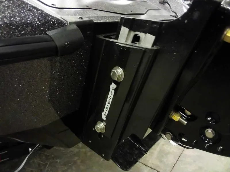 Slide: The Image of 2025 Ranger Z519R Cup-Equipped boat detail, featuring a sturdy black metal bracket. - 9