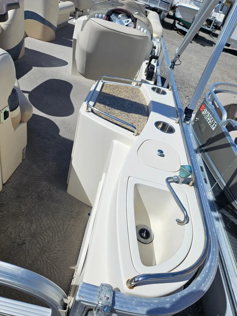 Slide: The Image of 2007 Bennington 2577RFS boat interior with sink and seating area. - 10