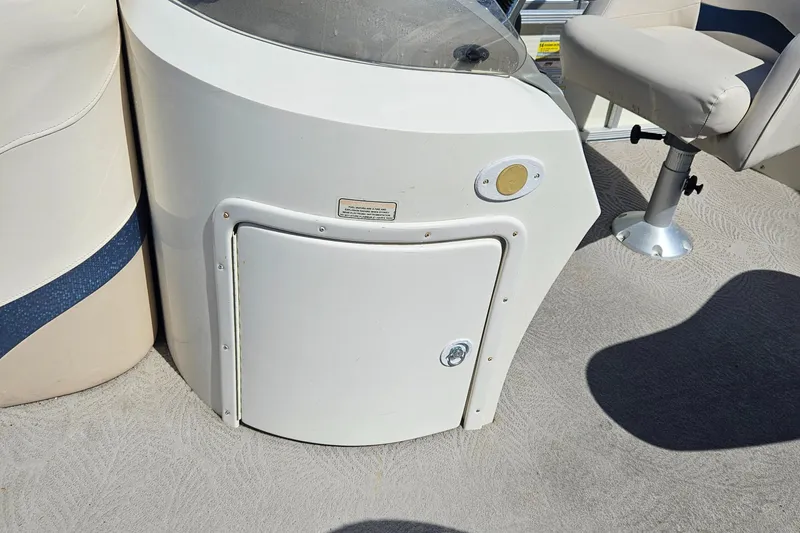 Slide: The Image of 2007 Bennington 2577RFS boat interior with storage compartment and seating. - 16