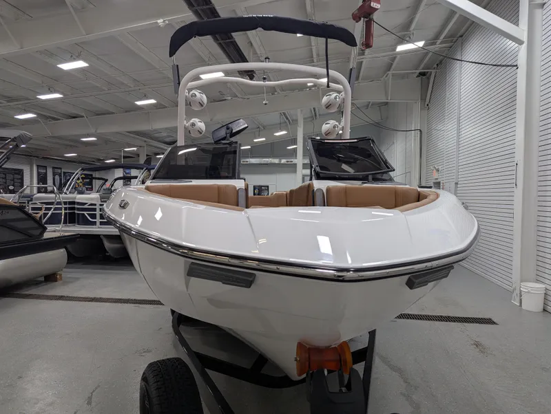 Slide: The Image of 2025 Malibu Wakesetter 23 LSV boat in showroom, front view. - 9