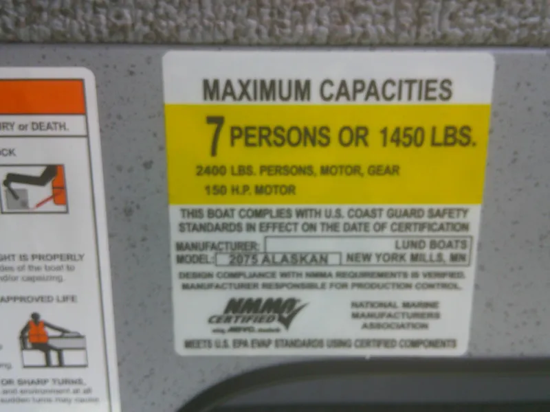 Slide: The Image of Capacity label for 2025 Lund 2075 Alaskan Sport boat, 7 persons or 1450 lbs. - 17