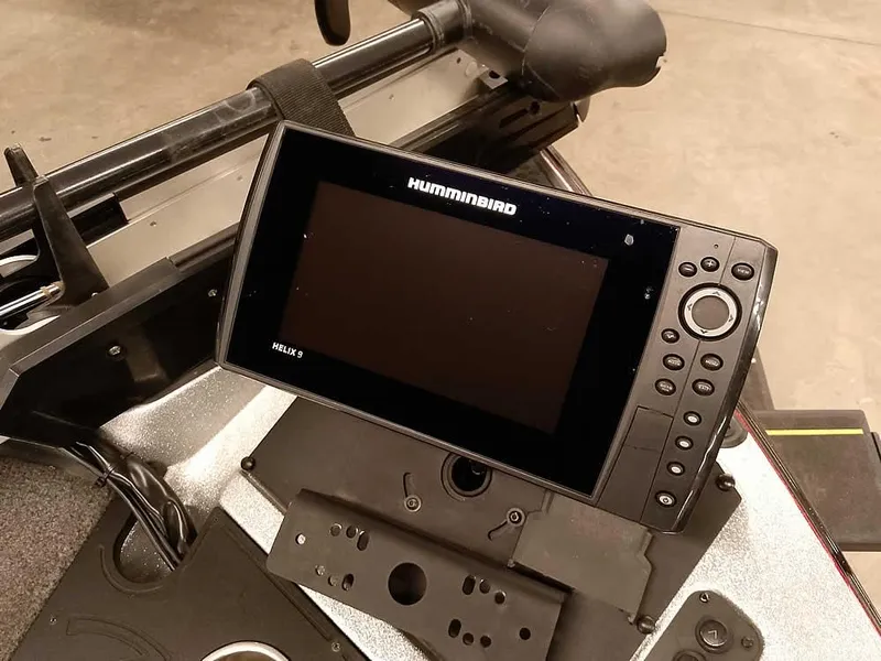 Slide: The Image of Humminbird Helix 9 fish finder on 2019 Ranger Z519 DC boat dashboard. - 23