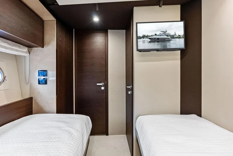Slide: The Image of Azimut 72 2017 - 50