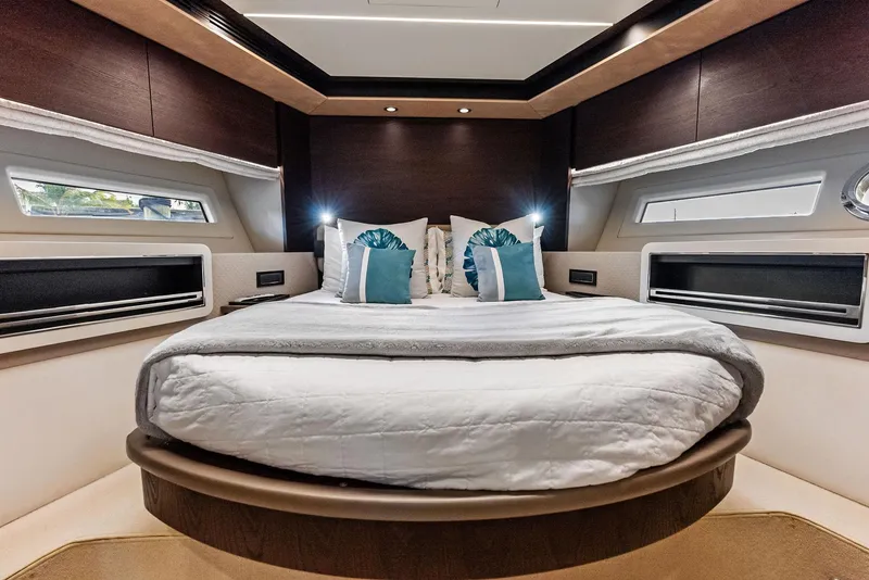 Slide: The Image of Azimut 72 2017 - 59