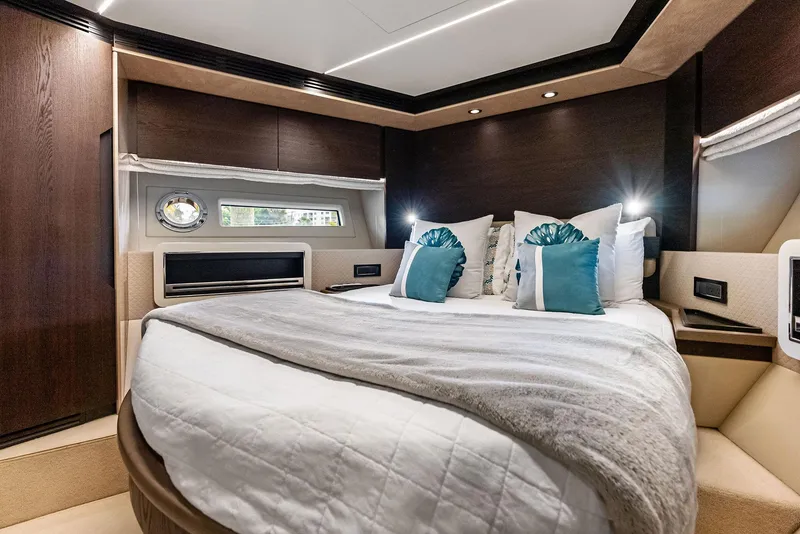 Slide: The Image of Azimut 72 2017 - 60