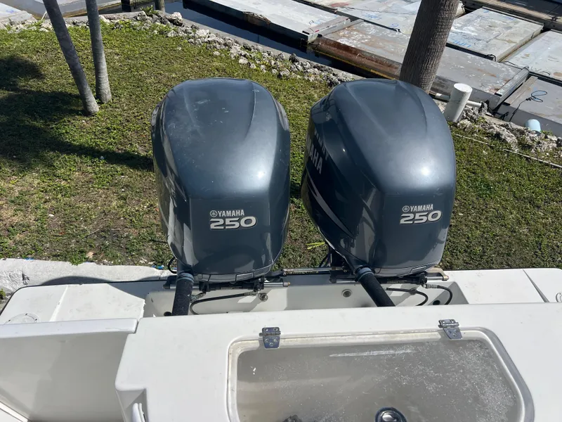 Slide: The Image of Twin Yamaha 250 outboard engines on a 1999 Contender 35 Center Console boat. - 32
