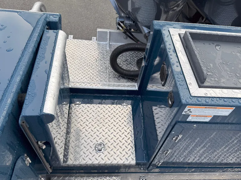 Slide: The Image of 2025 Hewescraft 270 Alaskan ET HT boat deck with wet diamond plate flooring. - 10