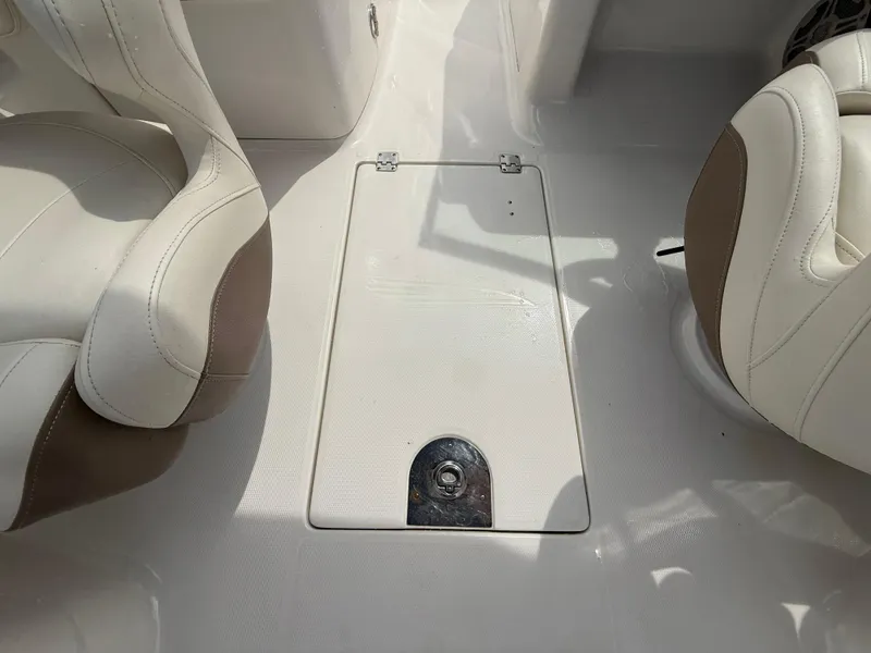 Slide: The Image of 2015 Chaparral Sunesta 224 boat interior with white and beige seating. - 33