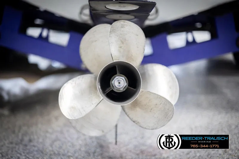 Slide: The Image of Propeller of 1996 Thunderbird Falcon 2270 CD boat, close-up view. - 42