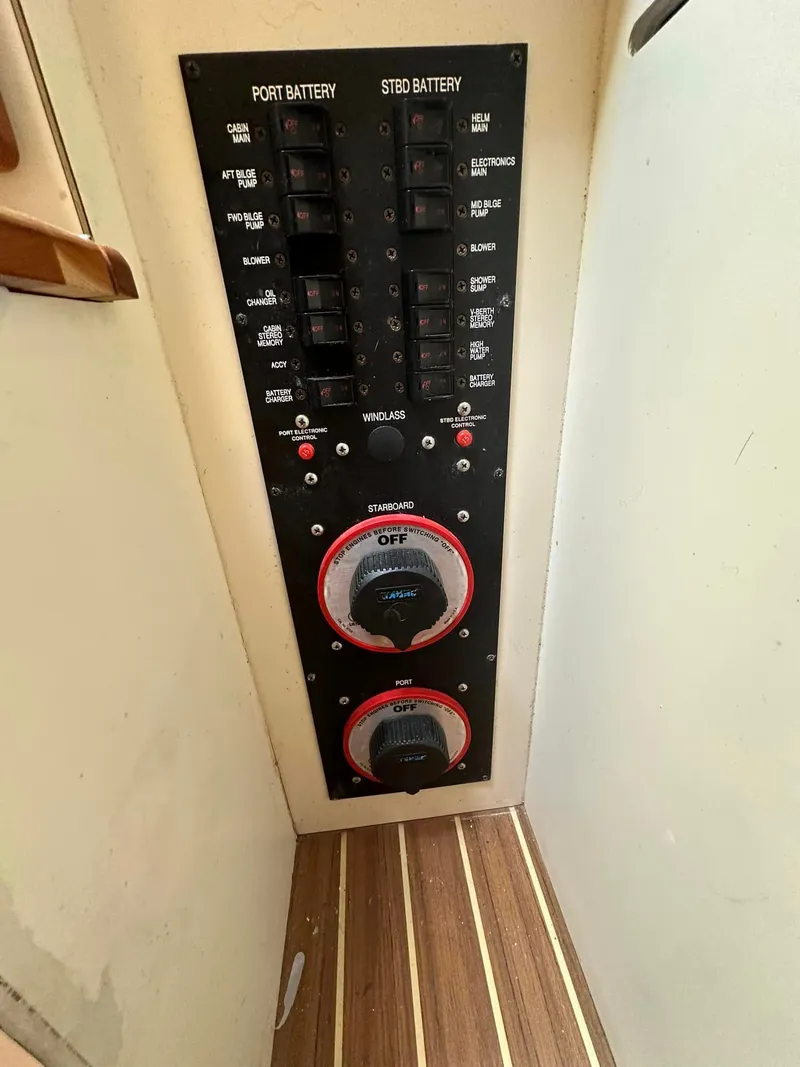 Slide: The Image of Electrical panel on 2006 Luhrs 28 Open boat with battery switches and circuit breakers. - 13