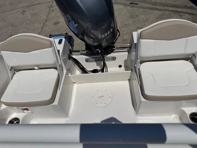 Robalo R160 Center Console 2025 for Sale | MarineSource
