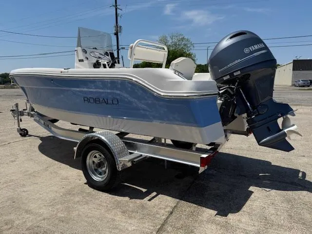 Robalo R160 Center Console 2025 for Sale | MarineSource