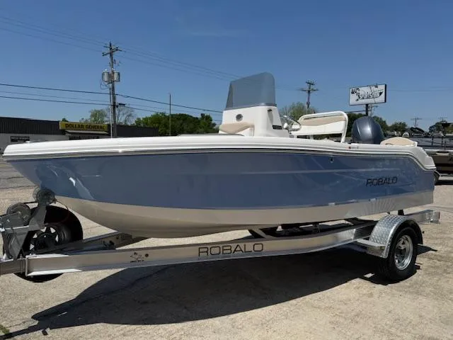 Robalo R160 Center Console 2025 for Sale | MarineSource