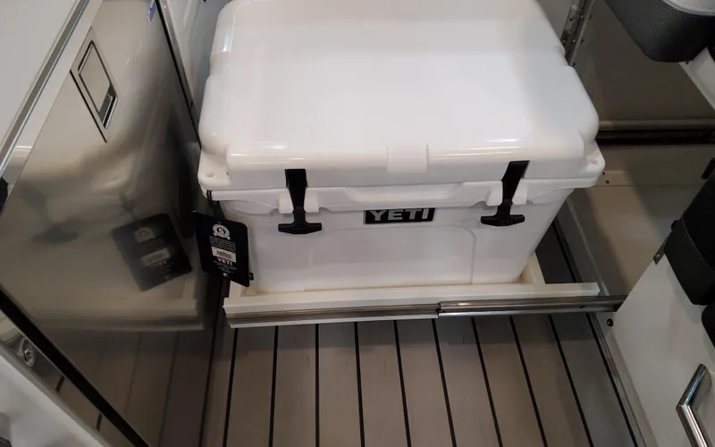 Slide: The Image of Formula 400 Super Sport Crossover 2025 - 115