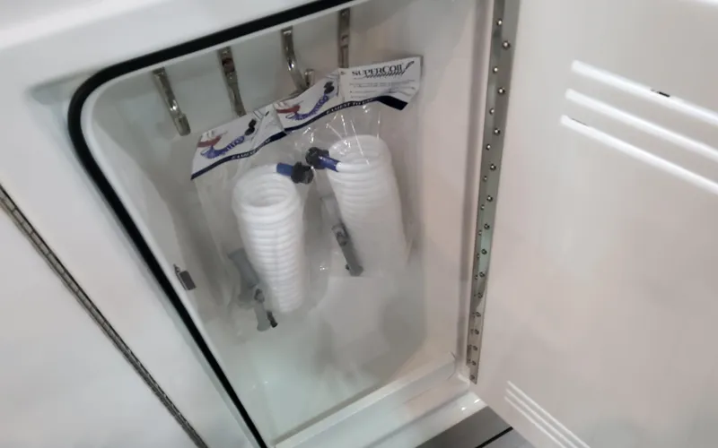 Slide: The Image of Storage compartment with plastic cups in a 2025 Formula 400 Super Sport Crossover boat. - 39