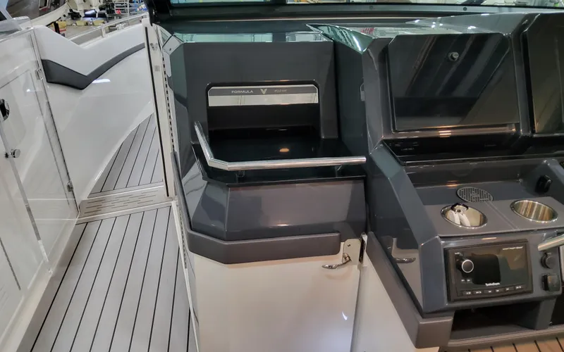 Slide: The Image of Formula 400 Super Sport Crossover 2025 - 70