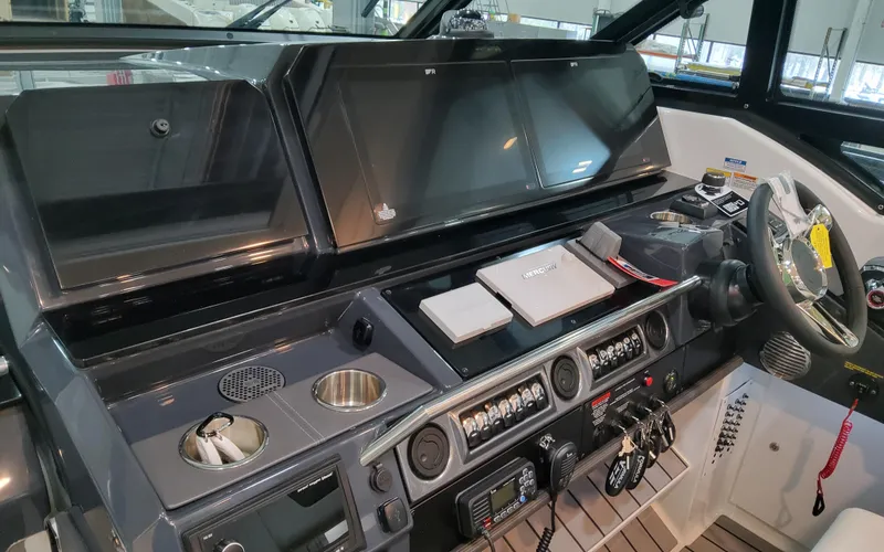 Slide: The Image of Formula 400 Super Sport Crossover 2025 - 71