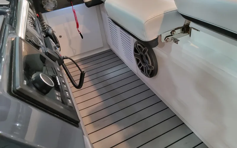 Slide: The Image of Formula 400 Super Sport Crossover 2025 - 74