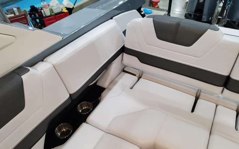 Slide: The Image of Formula 400 Super Sport Crossover 2025 - 80