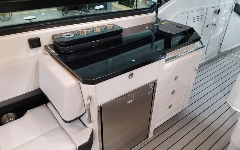 Slide: The Image of Formula 400 Super Sport Crossover 2025 - 85