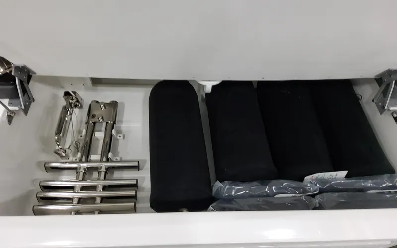 Slide: The Image of Formula 400 Super Sport Crossover 2025 - 93