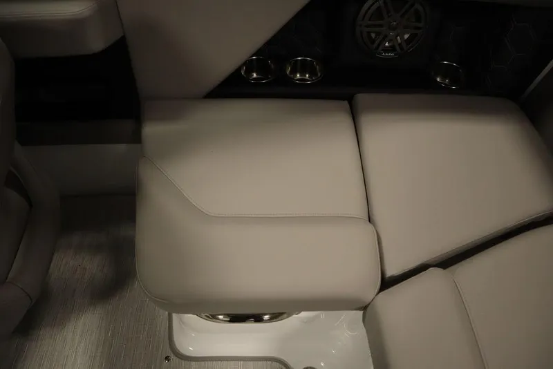 Slide: The Image of Four Winns H2 2025 - 52