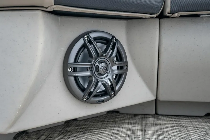 Slide: The Image of Harris 210 Cruiser 2025 - 13