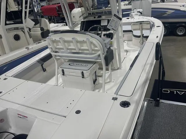 Slide: The Image of Robalo 226 Cayman 2025 - 5