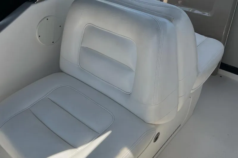 Slide: The Image of 2007 Sea Ray Amberjack boat seat with white leather upholstery. - 32