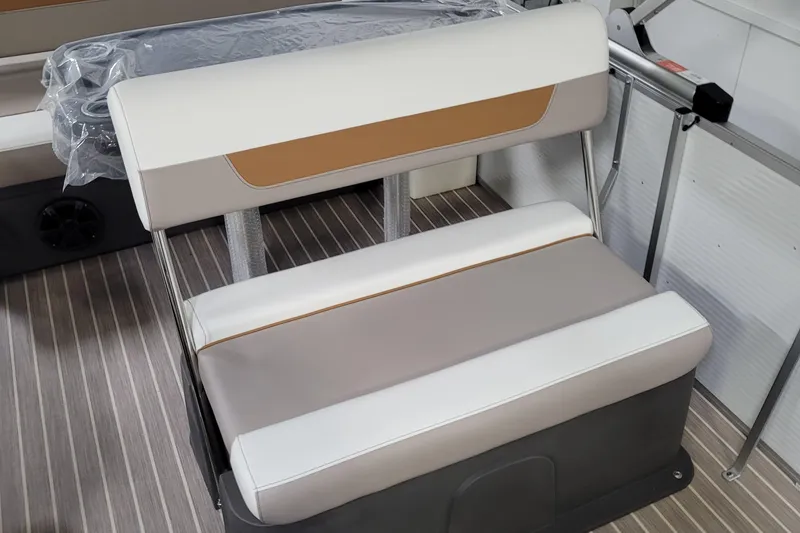 Slide: The Image of 2025 Princecraft Vectra 21 RL boat seat with beige and white upholstery. - 4